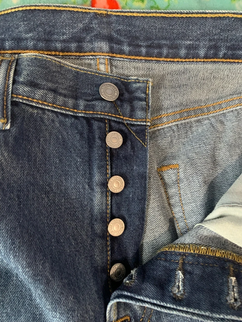 Levi’s 501 Button Fly Straight Leg Jeans 33 x 32